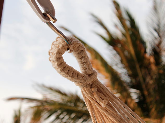 MERIDA HAMMOCK WITH FABRIC POM-POMS