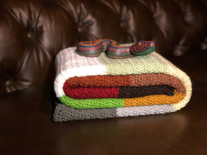 Isabel model crochet blanket